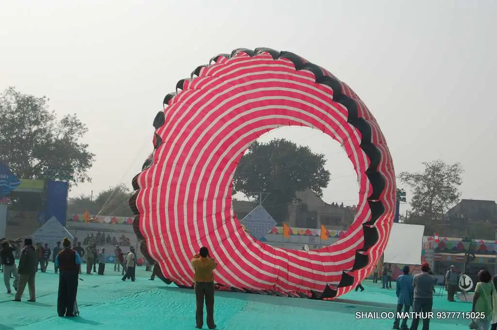 Man in suit speaking at podium with ITT logo on podium
